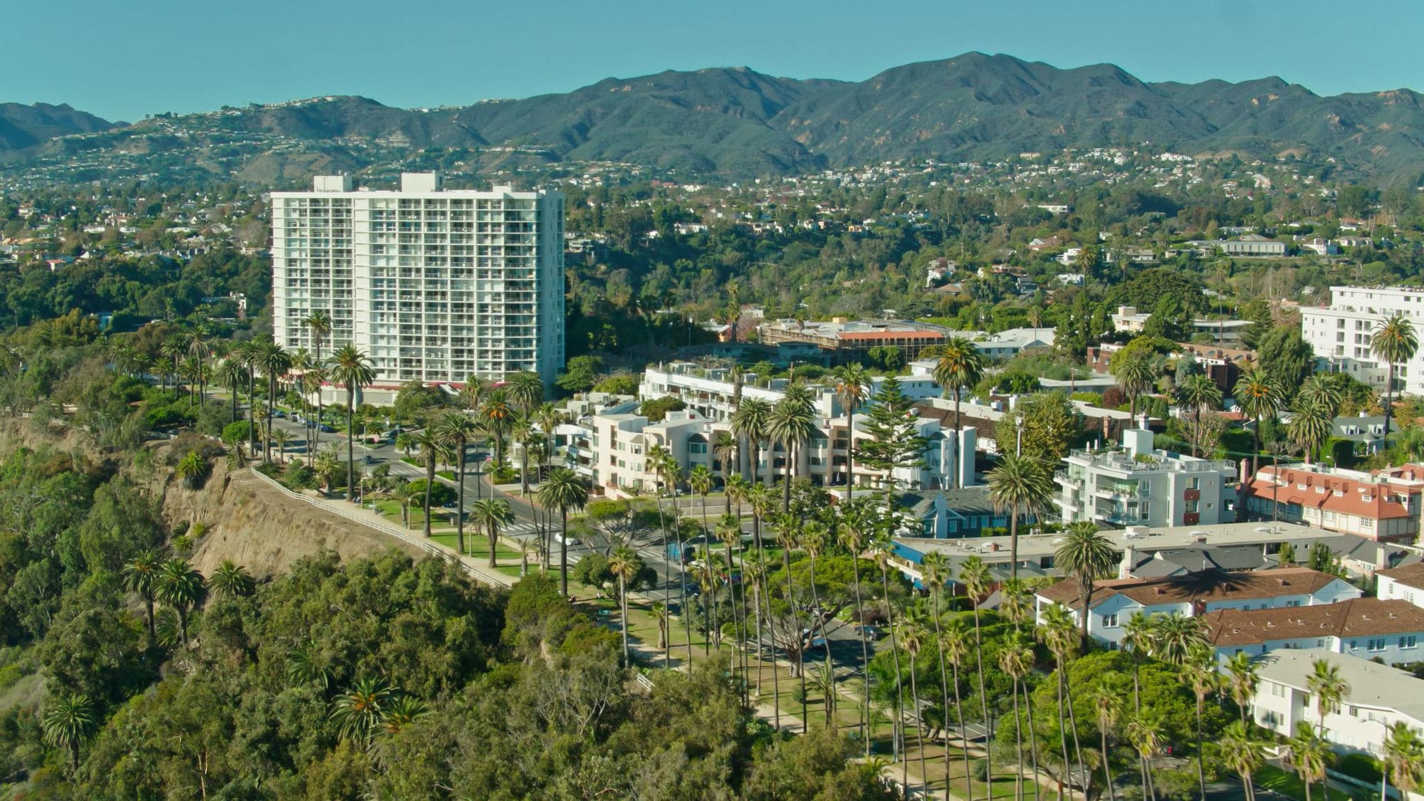 Santa Monica Luxury Real Estate — Neighborhoods, Prices & 2026 Buyer's Guide